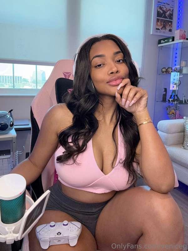 @missvenice 