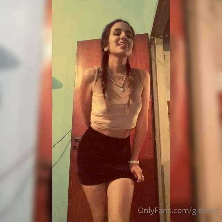 let's play for a little while baby..😈🔥🤭