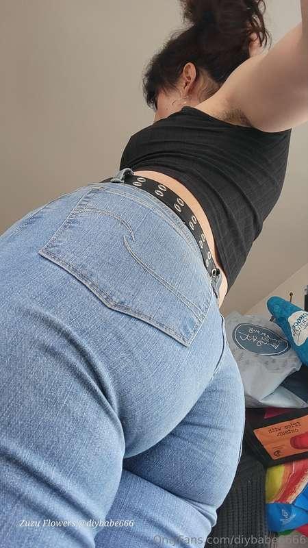 Throwback to early summer, blue jean weather hehe Love my je..