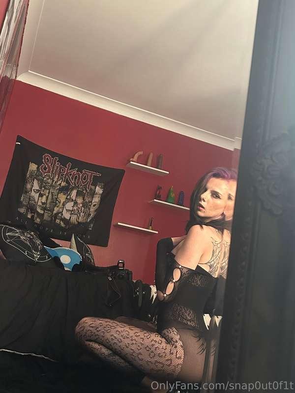 snap0ut0f1t image #1