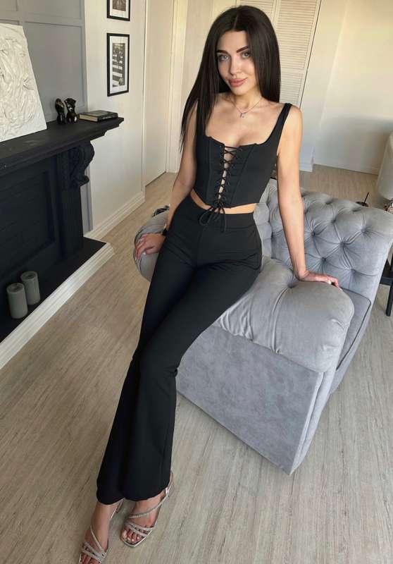 ## **come slide into my DMs, i've got exclusive content wait..