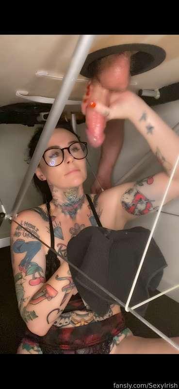 #fyp

Come watch me 🤤

#handjob #cum #milking #stepmummy #daddy #stepson #milkingtable #taboo #fetish #kink 