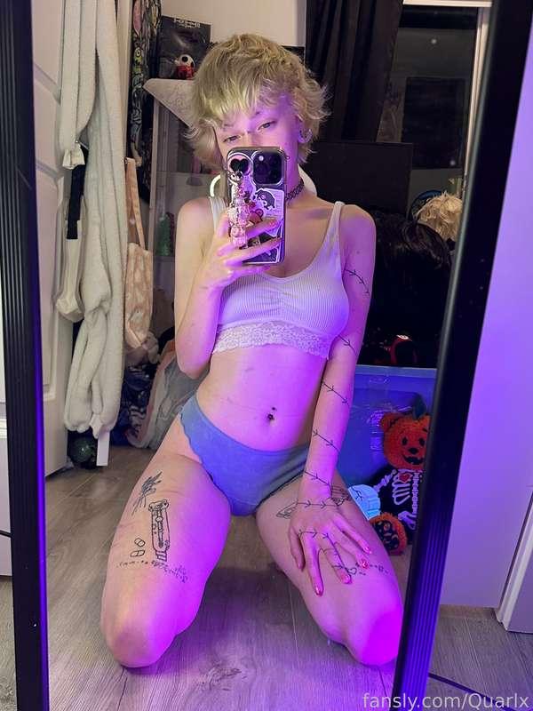 Woke up late but I have so many new vids for u guys!! 😵‍💫🖤💦

#fyp #ftm  #trans #femboy #tattoos #piercings #altboy #goth #eboy #tdick #softboy #emo #emoboy #petite #fem #boypussy