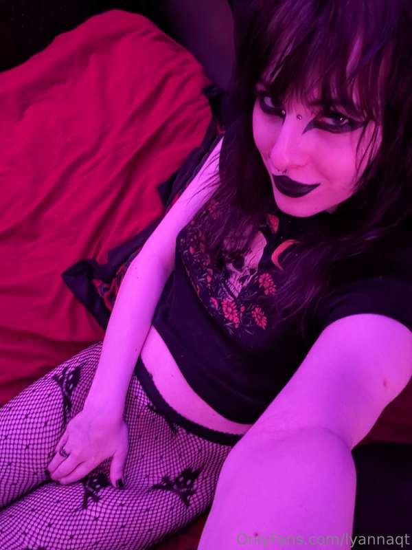 Do u like fishnets on me hehe :3