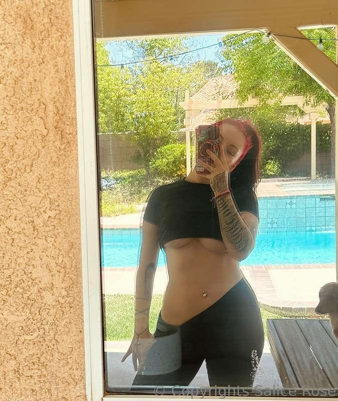 Good morning bbs!!!😈 Anyone got a hard cock for me to rate??..