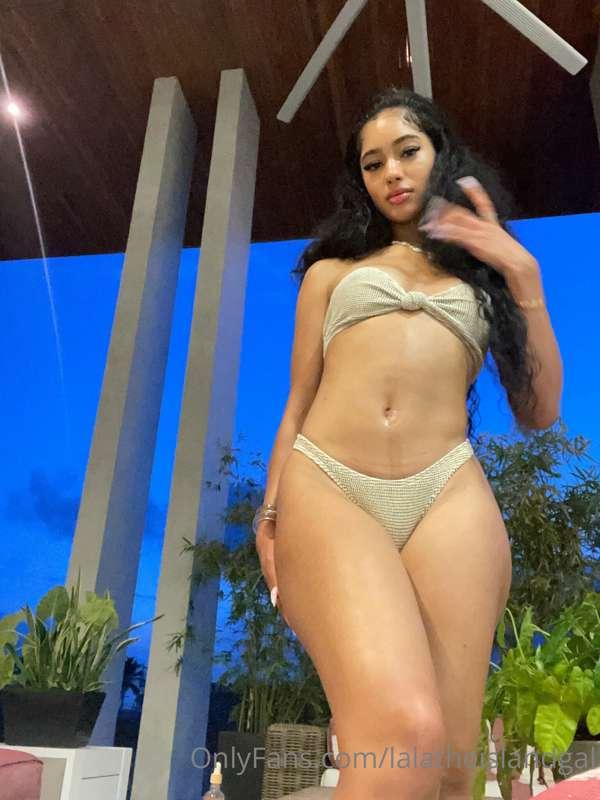 I think I'm obsessed with this bikini
