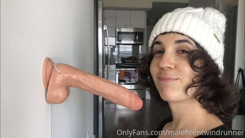 Imagine if this was your dick daddy 🙃😉