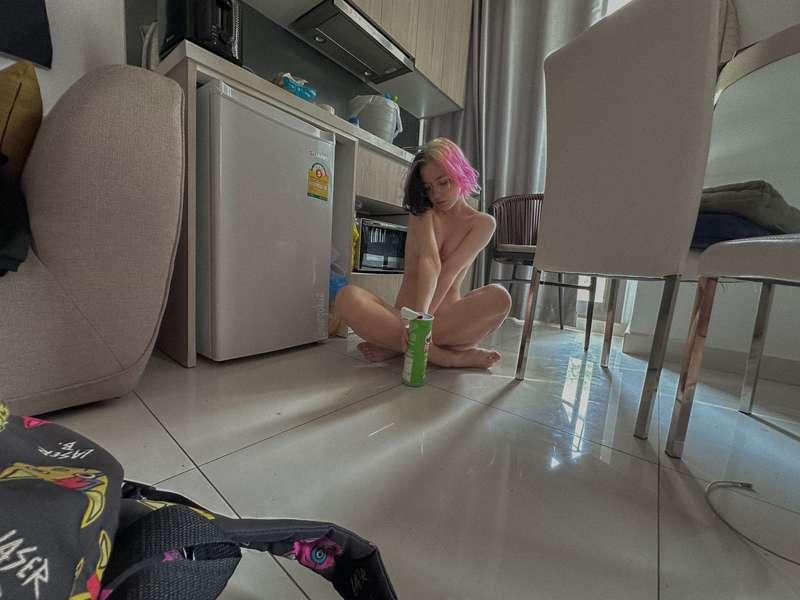 strange but cozy vibes^^

#nude #fyp #natural #lifestyle #girlnextdoor #small #skinny #petite