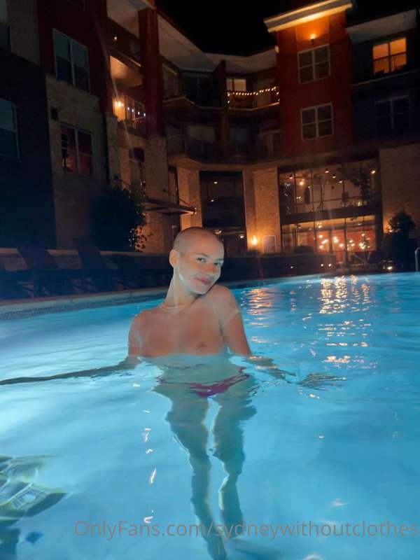 Wet shirt moment, first 3 for free ❣️