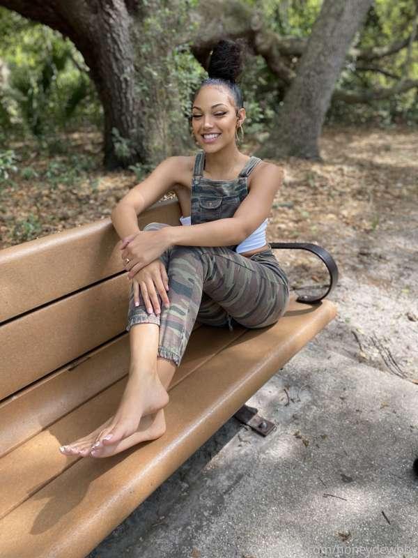 Would you worship my soles in public if I demanded you too 🤔..