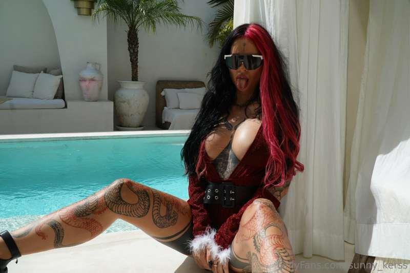 Would you spend holidays with this crazy 😝 Santa 🤶
