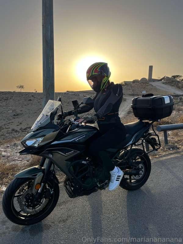 I think this photo is sexy as fuck ❤️‍🔥🤤 What are you thinki..