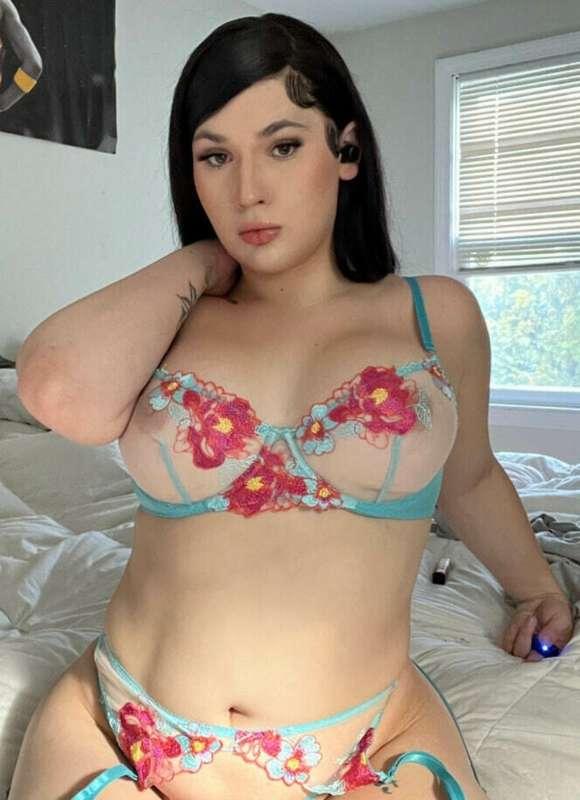 FUCK I KEEP CUMMING FOR YOU 😩💦I love shaking this fat ass an..