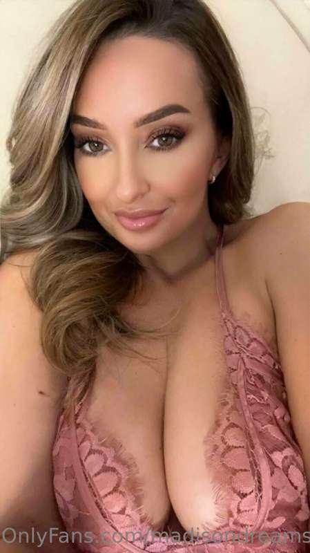 With every breath, I inhale the essence of natural beauty💋💐