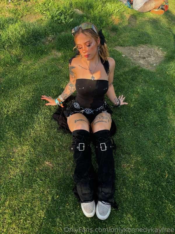 Nature makes me feel wild… and a little filthy 🤭