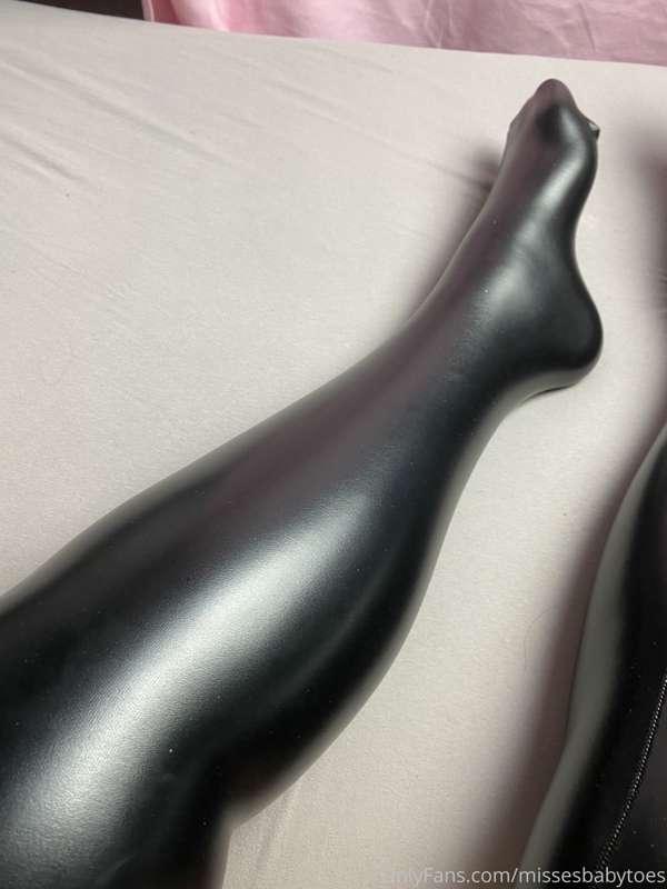 I know you are crazy about my feet!