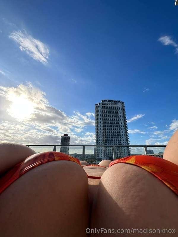 Cum watch me fuck and get fucked 🍆 💦Dm me “sex tape” for a f..