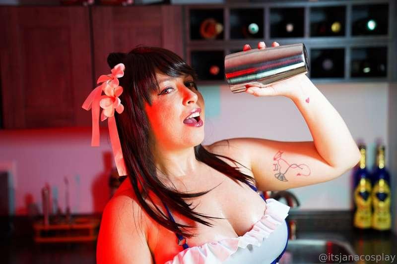 Would you join Tifa after the beach for drinks?! 