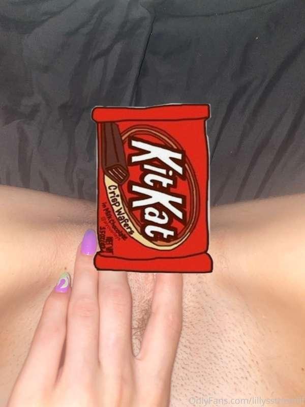 Lookin like a snack, tip me & “eat up” that Kit Kat 👅💦