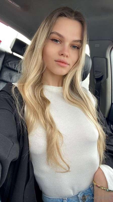 This hot thing @emiliross 🔥 is waiting for you ❤️ She has am..
