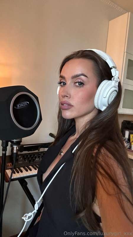Dive into my rhythm? Let’s set the mood! 🎶 Music is my heart..