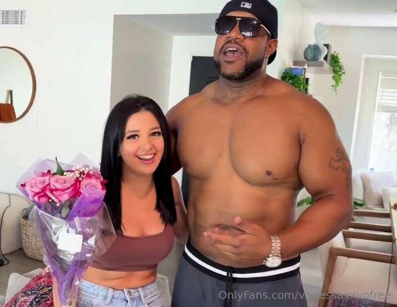 Watch how I thank him for bringing me home flowers🥵 I look s..