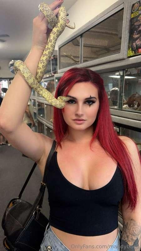 Fun fact about me I love snakes 🐍 🥰