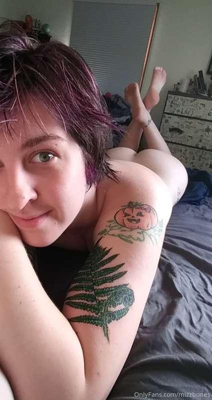 🍑Just relaxing after my shower 🚿