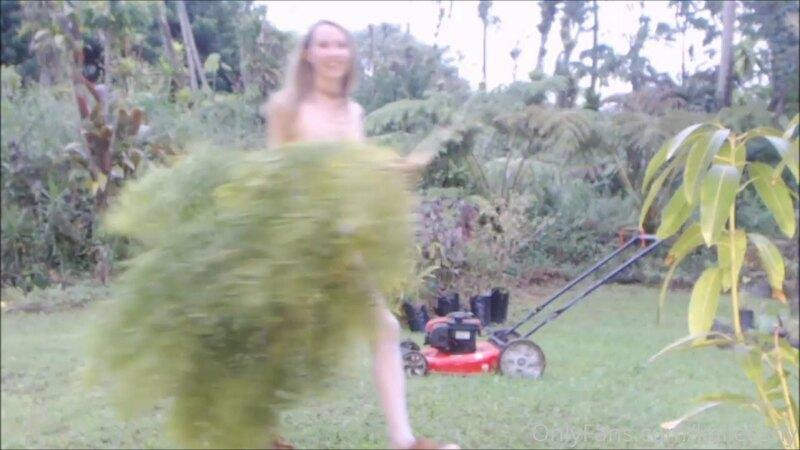 Show blurry bush bb. Smol screen grab from a topless lawn mo..