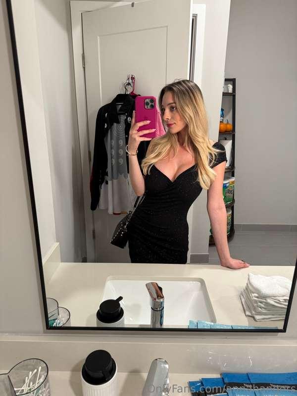 Feeling playful today… any guesses why? 😉💋
