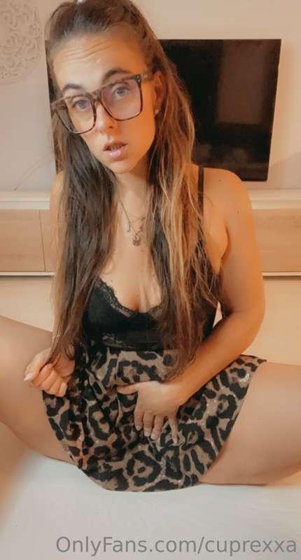 Me masturbo, me comen el coño, me follan, hago una mamada, y..