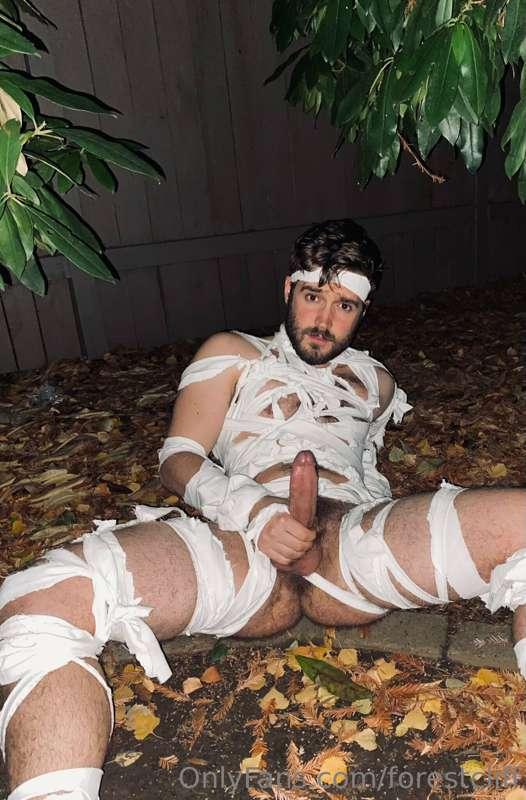 The undead get horny too!
Hope everyone had a good Halloween..