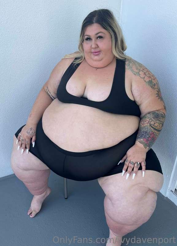 Does anyone remember this outfit from 2020??? Some compariso..