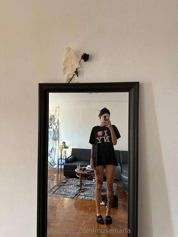My mirror sees too much😋But it never tells....Unlike you.