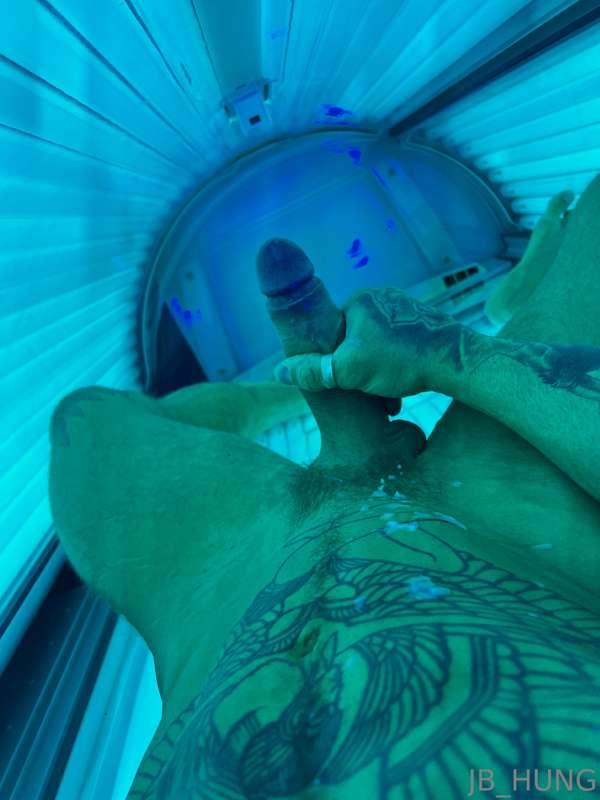 I had a wank over the hot girl who works at my local tanning..
