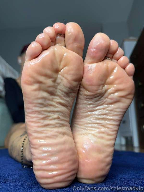 Perfect soles for rub & suck don’t ya think?online all day f..