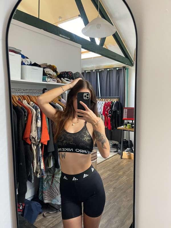 Hitting the gym for the first time in 3 months this morning 😅 would love to get really fit again, but it always feels nerve wracking going to the gym for the first time in a while! Gotta start somewhere though, wish me luck guys ☺️