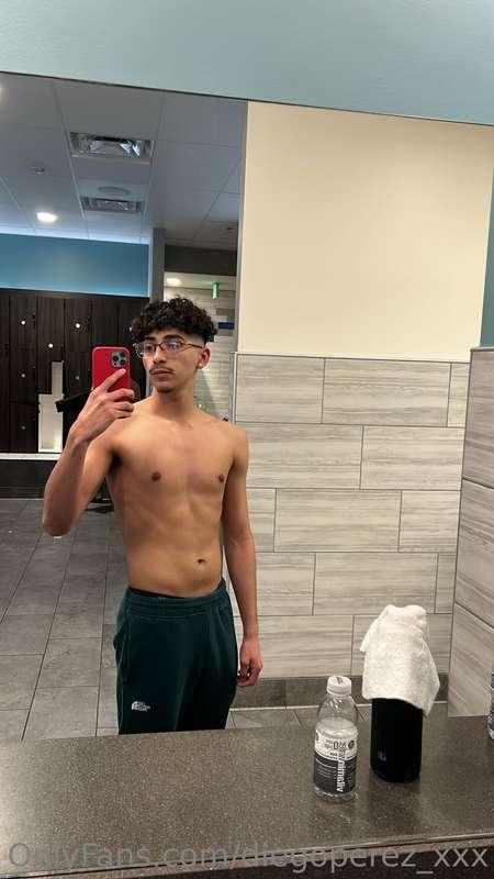I wanna get abs before summer starts 🥲