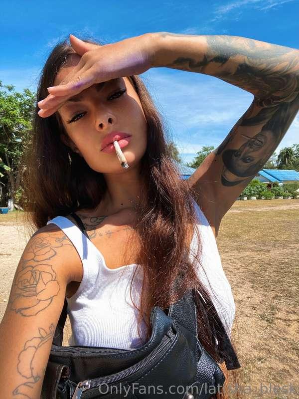 a cigarette in a woman's mouth looks sexy 😍🔥😱😱😱😱 a woman's m..