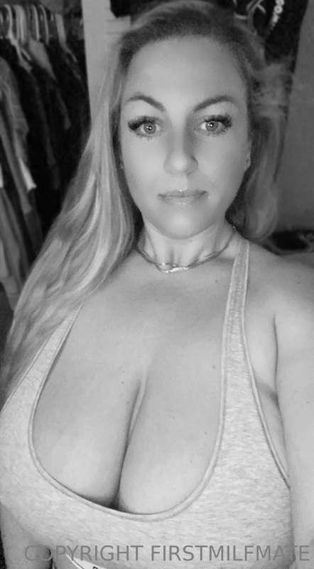 Milfy Monday
xoxo🖤🖤