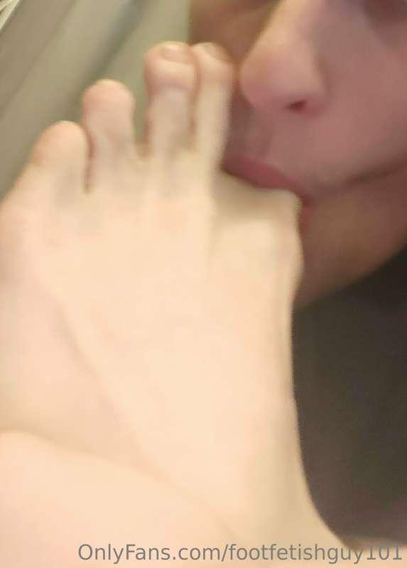 Sucking big toe #toessuck #footfetish #malefeet