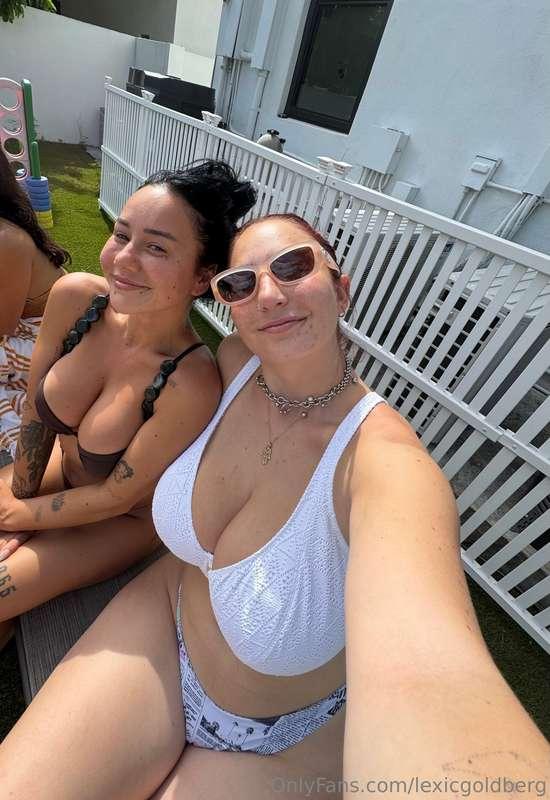 pool day who’s joining @zancsblackbook 