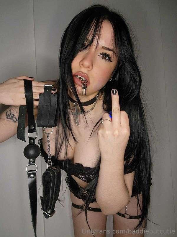 there’s no birthday without offerings to the Goddess Lola🎂😈👠..