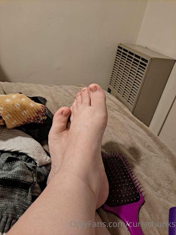 Anyone like feet? 😧🥳