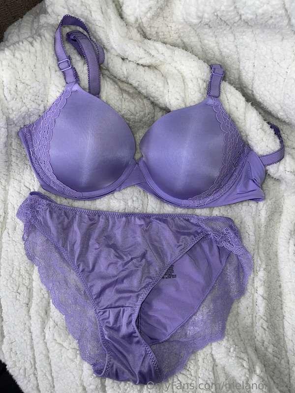 New set. Check your DMs love. 💋