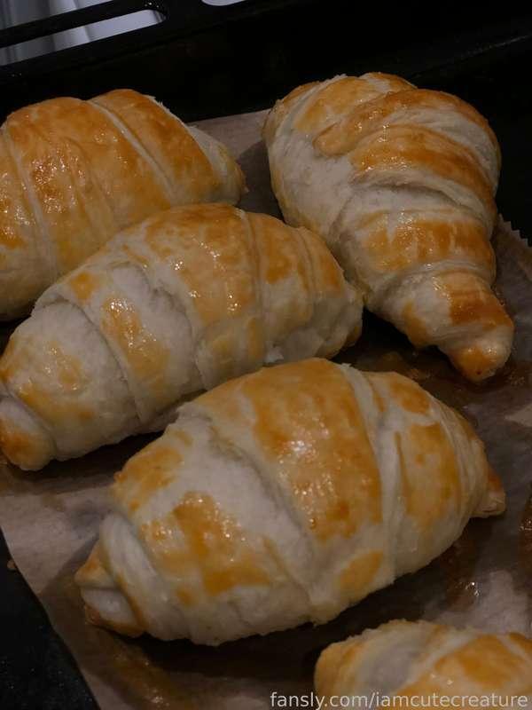 I made myself some croissants today🥐
Sunday is my only day off from workout. 

Do you want me to cook for you in the evenings?

#food #vegan #fyp 
