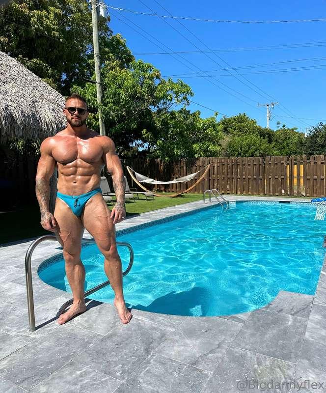 Wanna have fun outside? DM Me bro 😈