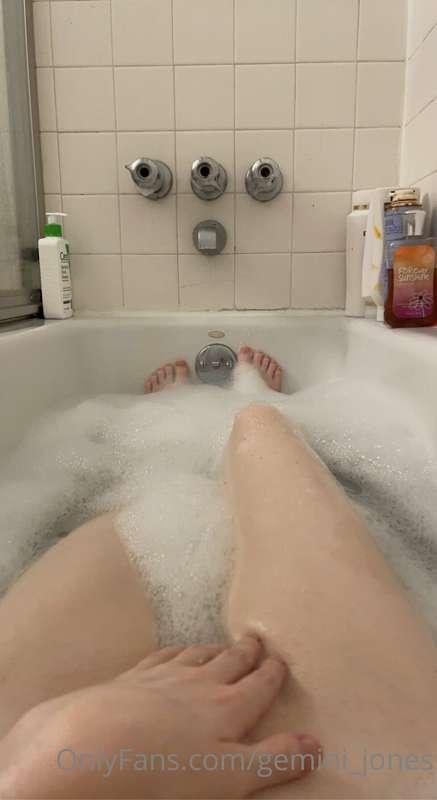 I love bath photos, they just look so serene 🥺🤩😍