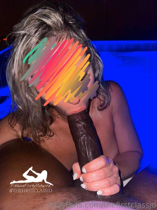 Late night pool time and an amazing blowjob 🔥🔥🔥