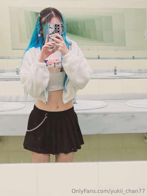 Fotitos del otro dia en el baño de la uni👀 casi me pillan🫣